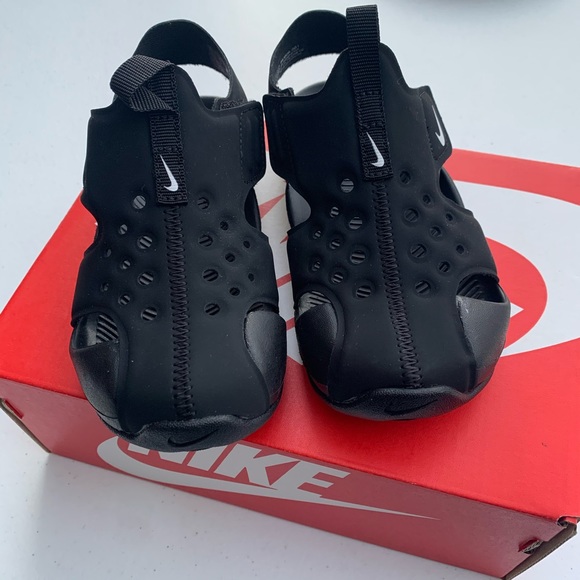 closed toe nike sandals